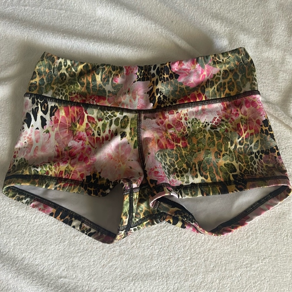 Fleo 2.5 inch inseam shorts